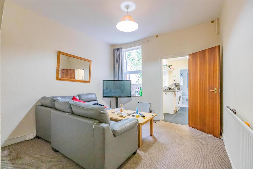 3 bed Detached for rent in Birmingham. From Oakmans Estate Agents - Student Lettings