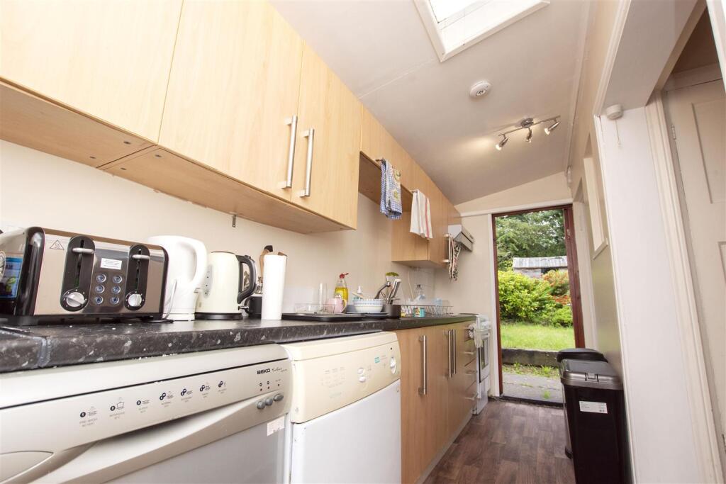 3 bed Detached for rent in Birmingham. From Oakmans Estate Agents - Student Lettings