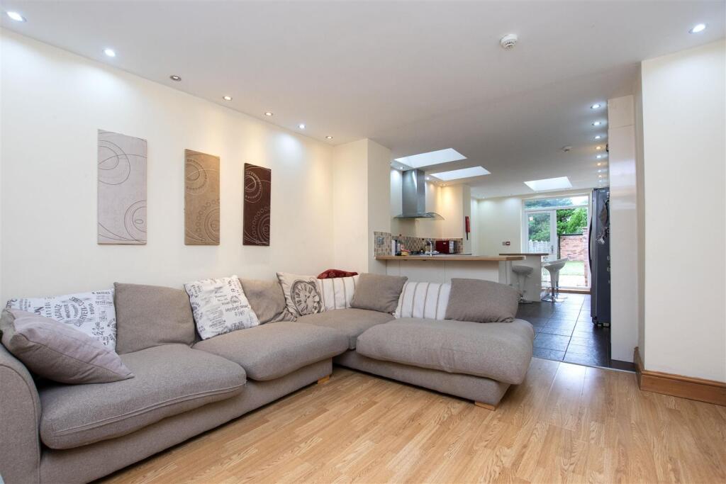 6 bed Detached for rent in Birmingham. From Oakmans Estate Agents - Student Lettings 6 bed Detached for rent in Birmingham. From Oakmans Estate Agents - Student Lettings