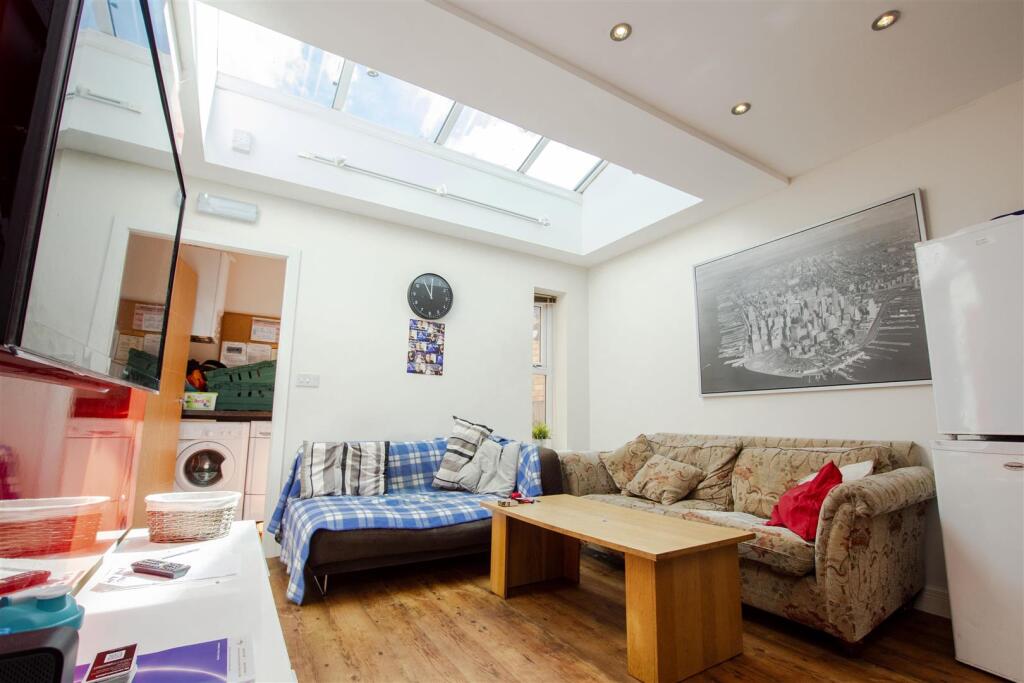 6 bed Detached for rent in Birmingham. From Oakmans Estate Agents - Student Lettings