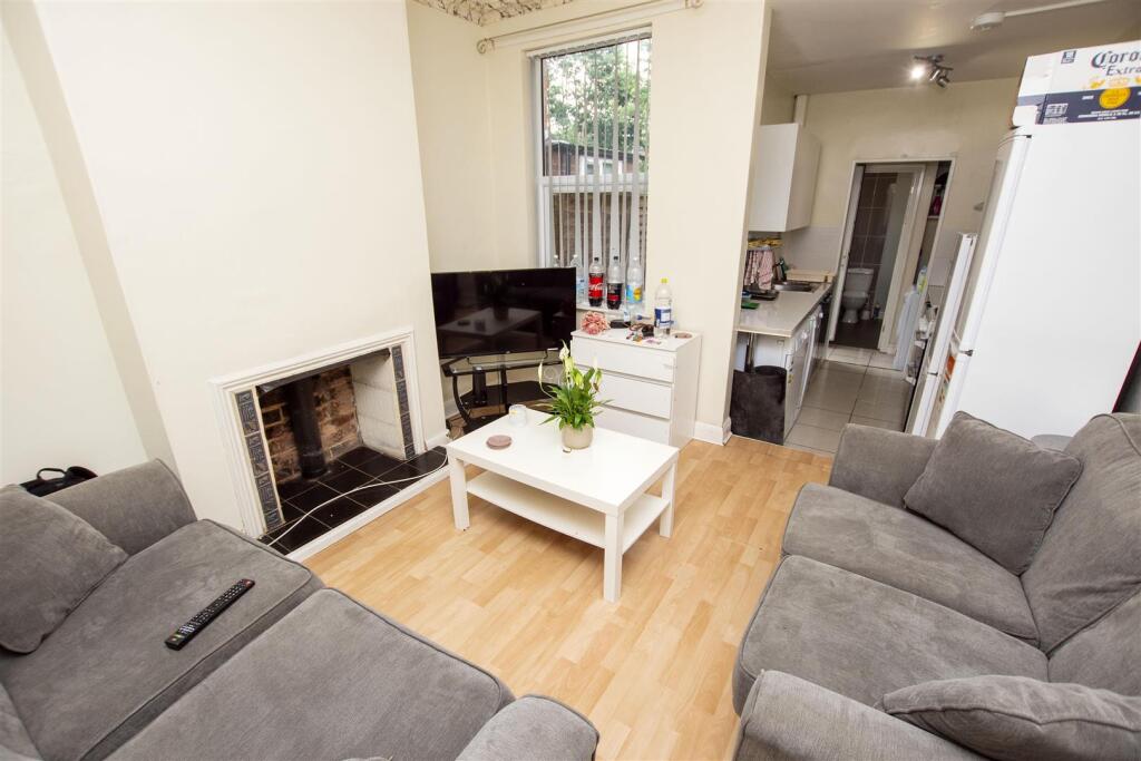 5 bed Detached for rent in Birmingham. From Oakmans Estate Agents - Student Lettings