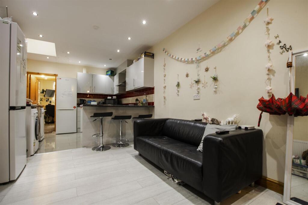 6 bed Detached for rent in Birmingham. From Oakmans Estate Agents - Student Lettings
