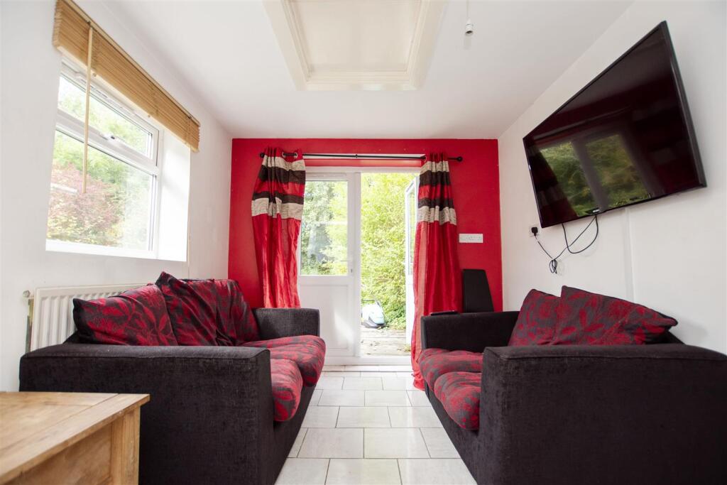 5 bed Detached for rent in Birmingham. From Oakmans Estate Agents - Student Lettings 5 bed Detached for rent in Birmingham. From Oakmans Estate Agents - Student Lettings