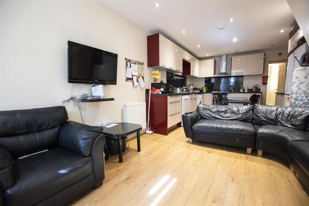 6 bed Detached for rent in Birmingham. From Oakmans Estate Agents - Student Lettings