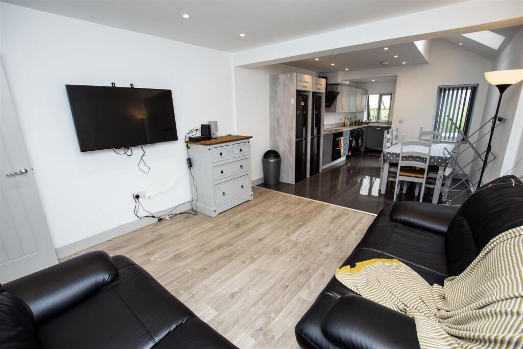 6 bed Detached for rent in Birmingham. From Oakmans Estate Agents - Student Lettings