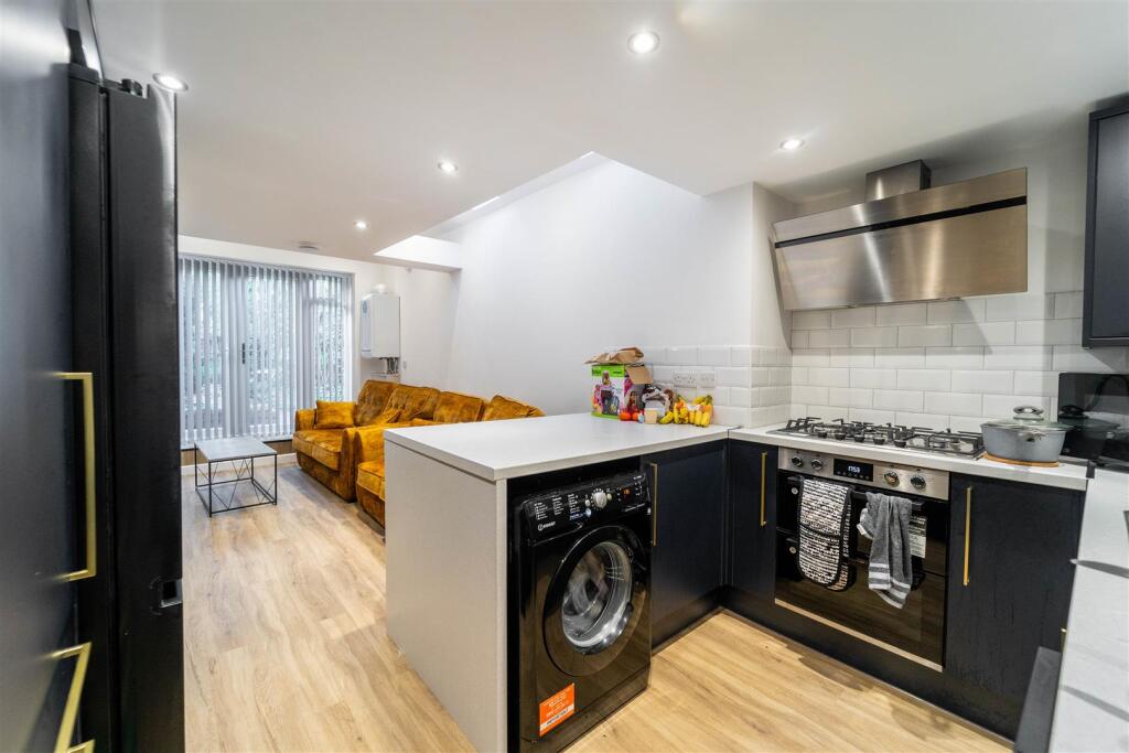 5 bed Detached for rent in Birmingham. From Oakmans Estate Agents - Student Lettings