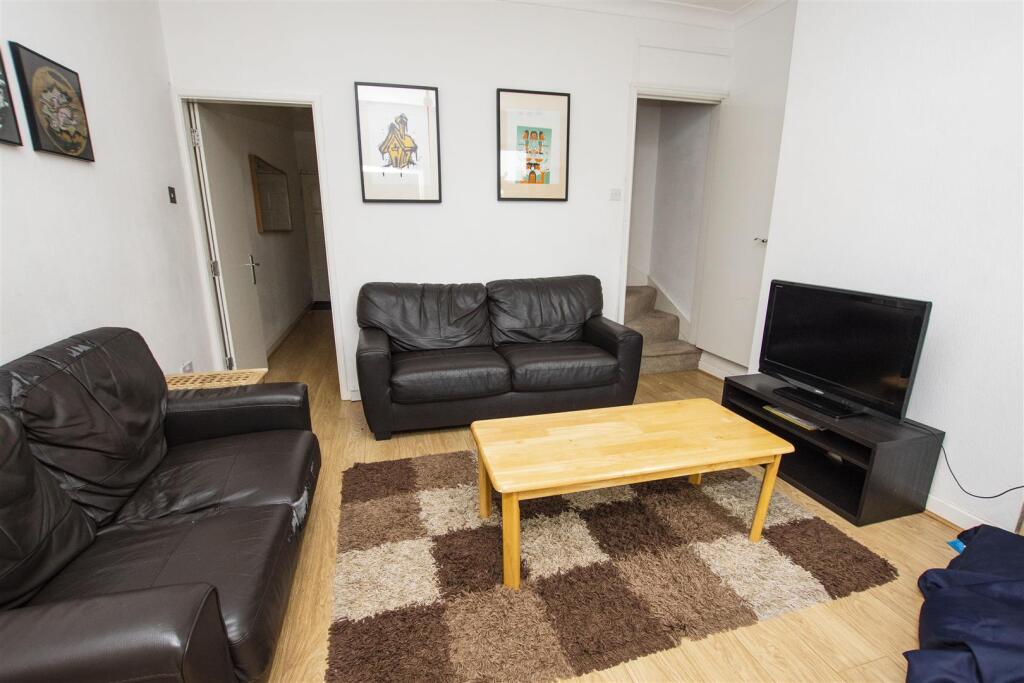 4 bed Detached for rent in Birmingham. From Oakmans Estate Agents - Student Lettings