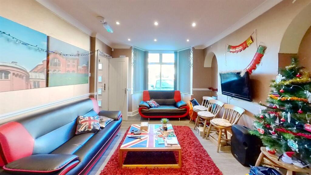 4 bed Detached for rent in Birmingham. From Oakmans Estate Agents - Student Lettings