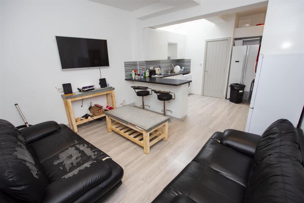7 bed Detached for rent in Birmingham. From Oakmans Estate Agents - Student Lettings 7 bed Detached for rent in Birmingham. From Oakmans Estate Agents - Student Lettings