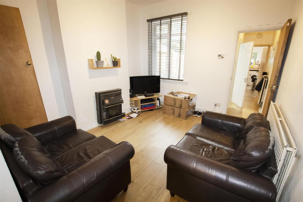 4 bed Detached for rent in Birmingham. From Oakmans Estate Agents - Student Lettings