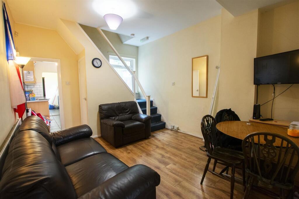 4 bed Detached for rent in Birmingham. From Oakmans Estate Agents - Student Lettings 4 bed Detached for rent in Birmingham. From Oakmans Estate Agents - Student Lettings