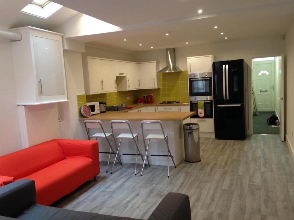 6 bed Detached for rent in Birmingham. From Oakmans Estate Agents - Student Lettings