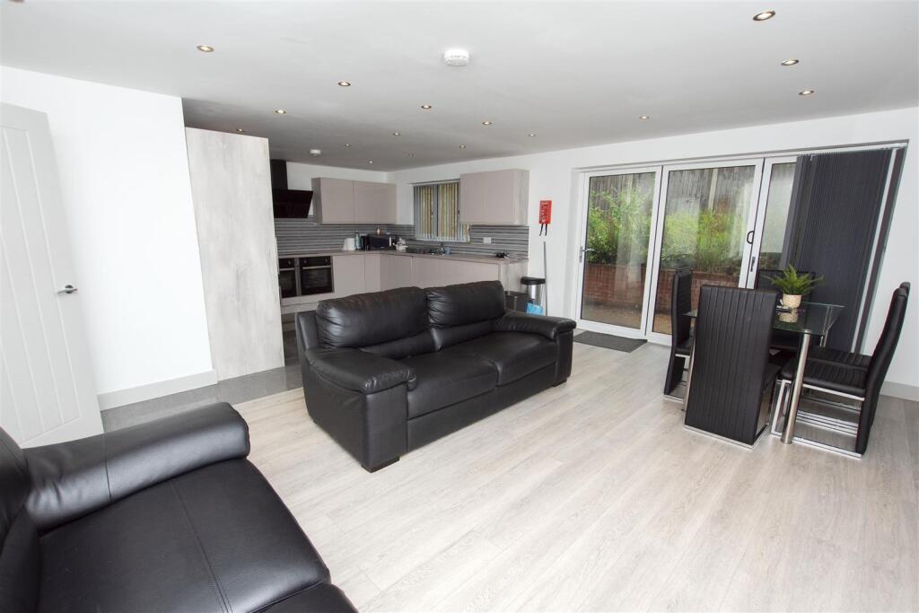 6 bed Detached for rent in Birmingham. From Oakmans Estate Agents - Student Lettings 6 bed Detached for rent in Birmingham. From Oakmans Estate Agents - Student Lettings