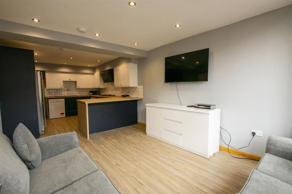 8 bed Detached for rent in Birmingham. From Oakmans Estate Agents - Student Lettings 8 bed Detached for rent in Birmingham. From Oakmans Estate Agents - Student Lettings