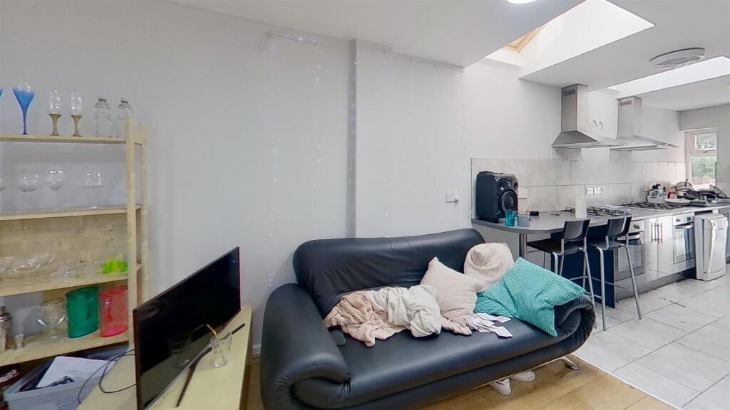 6 bed Detached for rent in Birmingham. From Oakmans Estate Agents - Student Lettings 6 bed Detached for rent in Birmingham. From Oakmans Estate Agents - Student Lettings