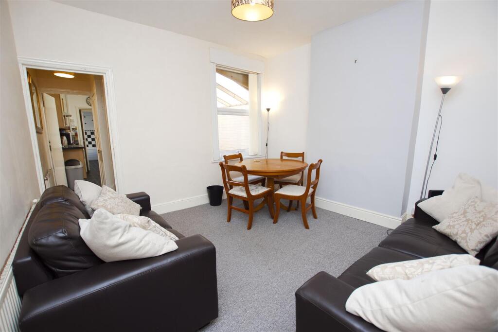 4 bed Detached for rent in Birmingham. From Oakmans Estate Agents - Student Lettings