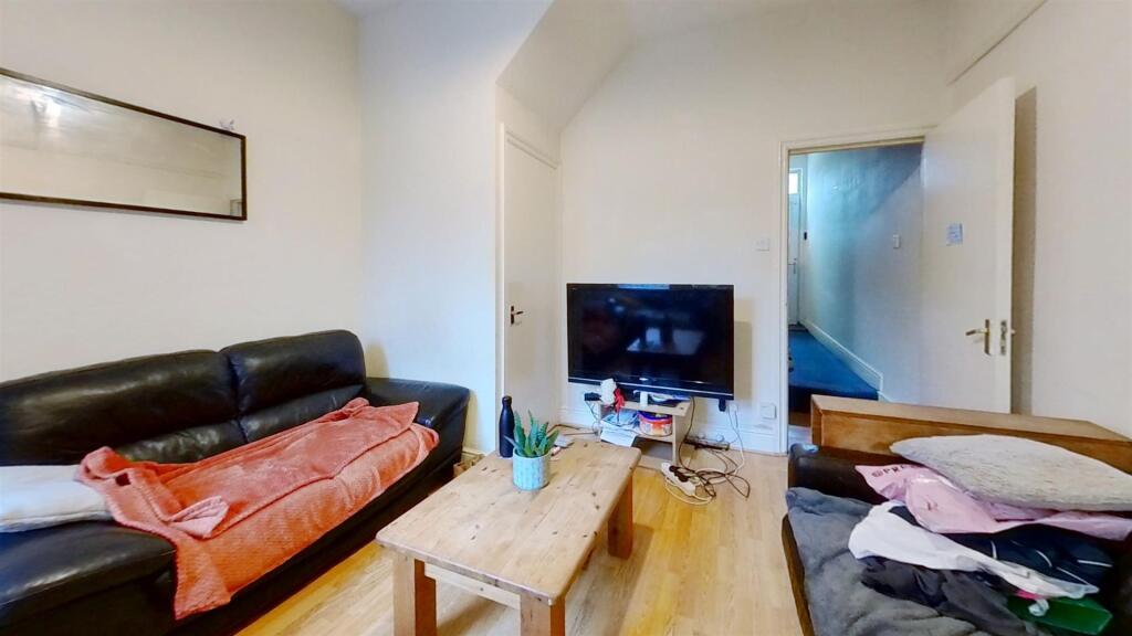 6 bed Detached for rent in Birmingham. From Oakmans Estate Agents - Student Lettings 6 bed Detached for rent in Birmingham. From Oakmans Estate Agents - Student Lettings