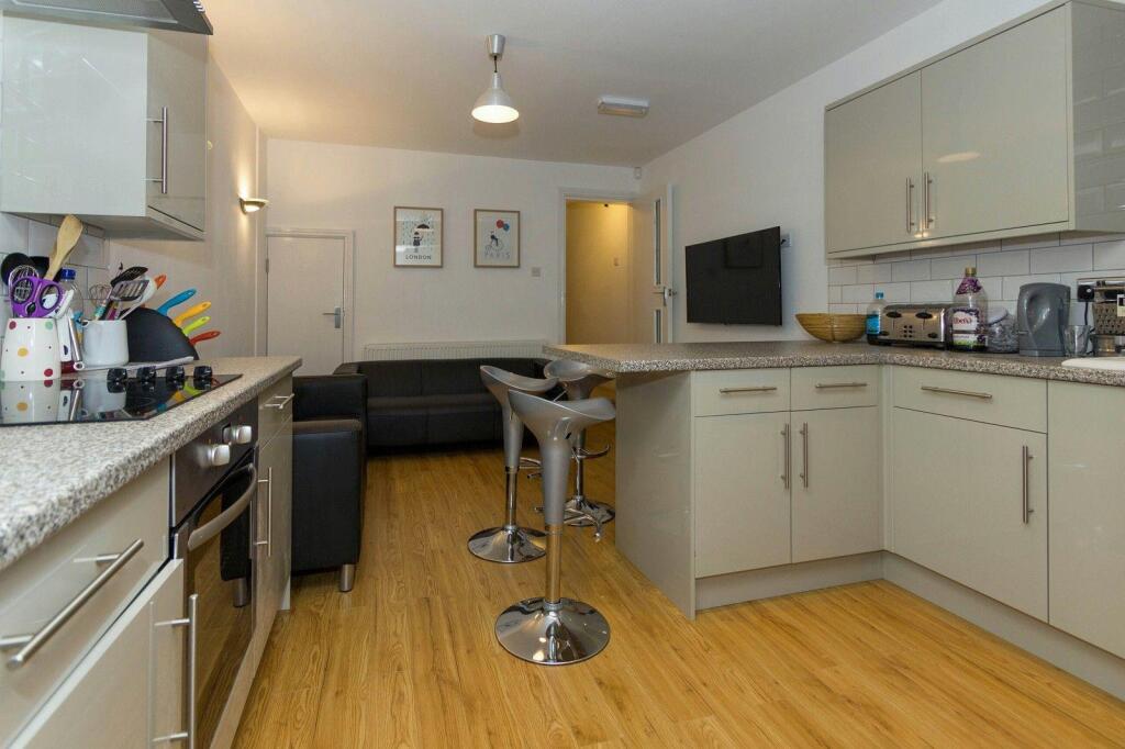 6 bed Detached for rent in Birmingham. From Oakmans Estate Agents - Student Lettings
