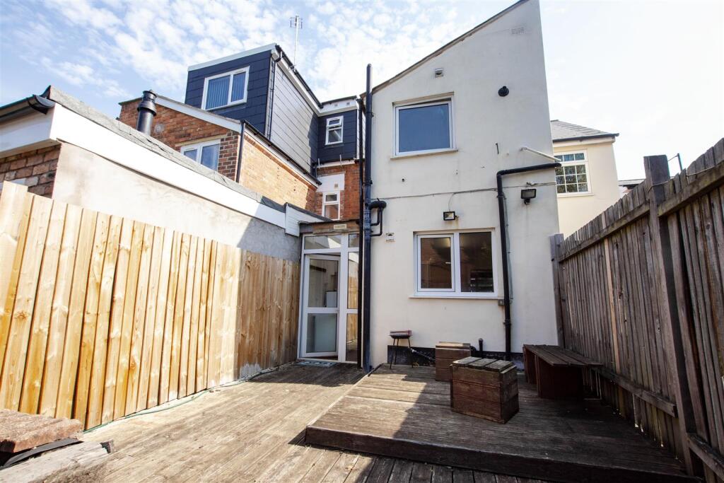 4 bed Detached for rent in Birmingham. From Oakmans Estate Agents - Student Lettings