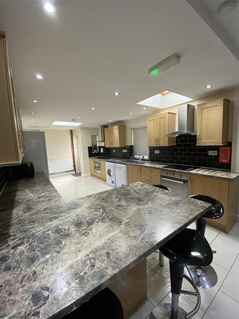 6 bed Detached for rent in Birmingham. From Oakmans Estate Agents - Student Lettings