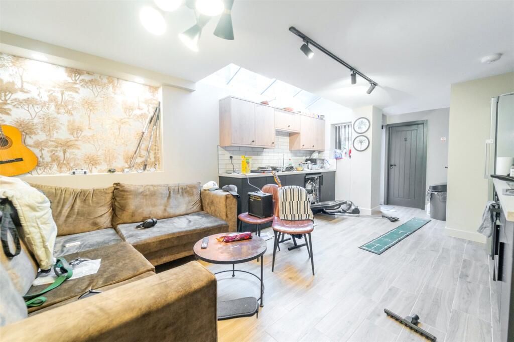 6 bed Detached for rent in Birmingham. From Oakmans Estate Agents - Student Lettings 6 bed Detached for rent in Birmingham. From Oakmans Estate Agents - Student Lettings