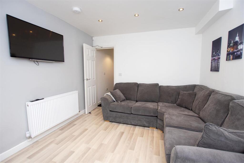 5 bed Detached for rent in Birmingham. From Oakmans Estate Agents - Student Lettings