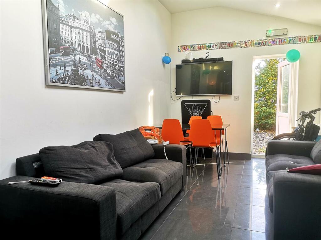7 bed Detached for rent in Birmingham. From Oakmans Estate Agents - Student Lettings 7 bed Detached for rent in Birmingham. From Oakmans Estate Agents - Student Lettings