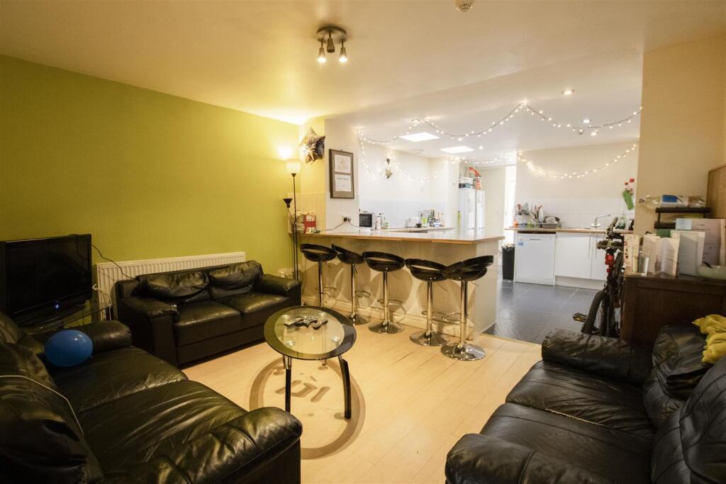 7 bed Detached for rent in Birmingham. From Oakmans Estate Agents - Student Lettings 7 bed Detached for rent in Birmingham. From Oakmans Estate Agents - Student Lettings