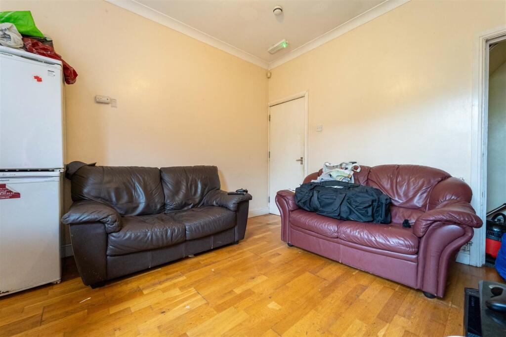 5 bed Detached for rent in Birmingham. From Oakmans Estate Agents - Student Lettings 5 bed Detached for rent in Birmingham. From Oakmans Estate Agents - Student Lettings