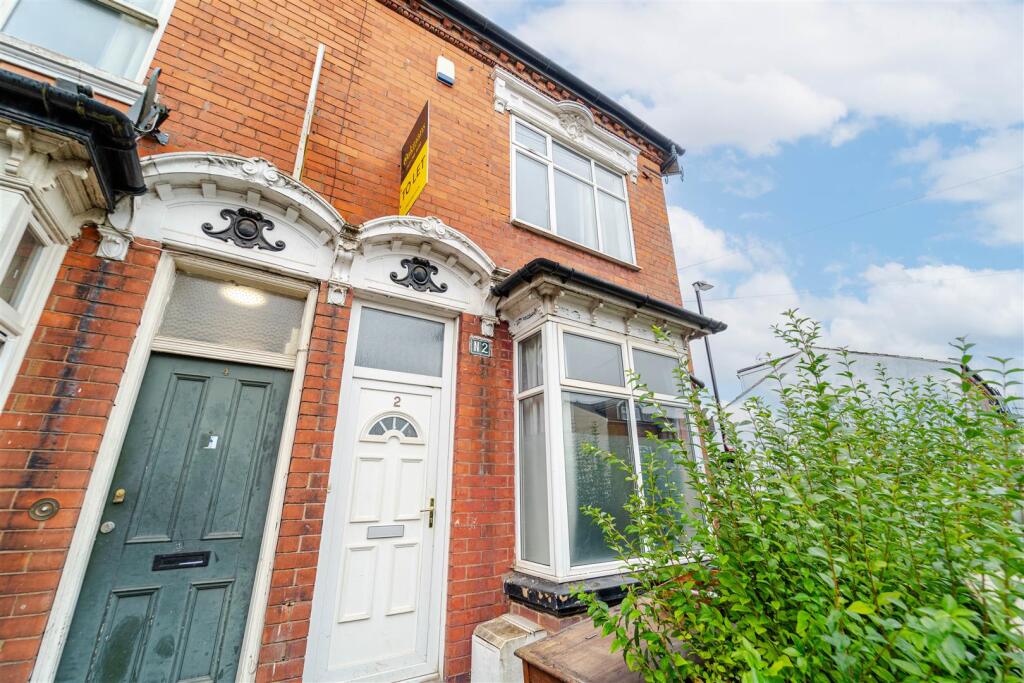 5 bed Detached for rent in Birmingham. From Oakmans Estate Agents - Student Lettings 5 bed Detached for rent in Birmingham. From Oakmans Estate Agents - Student Lettings
