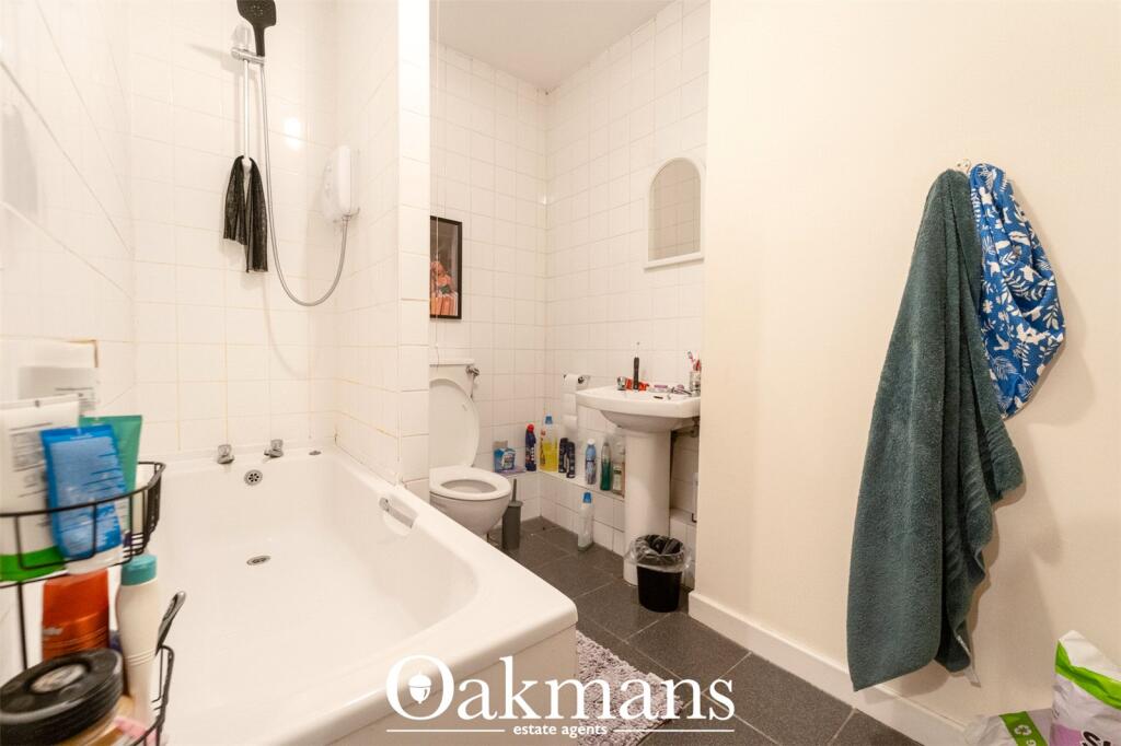 5 bed Detached for rent in Birmingham. From Oakmans Estate Agents - Student Lettings 5 bed Detached for rent in Birmingham. From Oakmans Estate Agents - Student Lettings