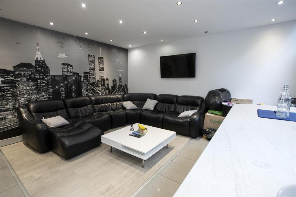 8 bed Detached for rent in Birmingham. From Oakmans Estate Agents - Student Lettings 8 bed Detached for rent in Birmingham. From Oakmans Estate Agents - Student Lettings