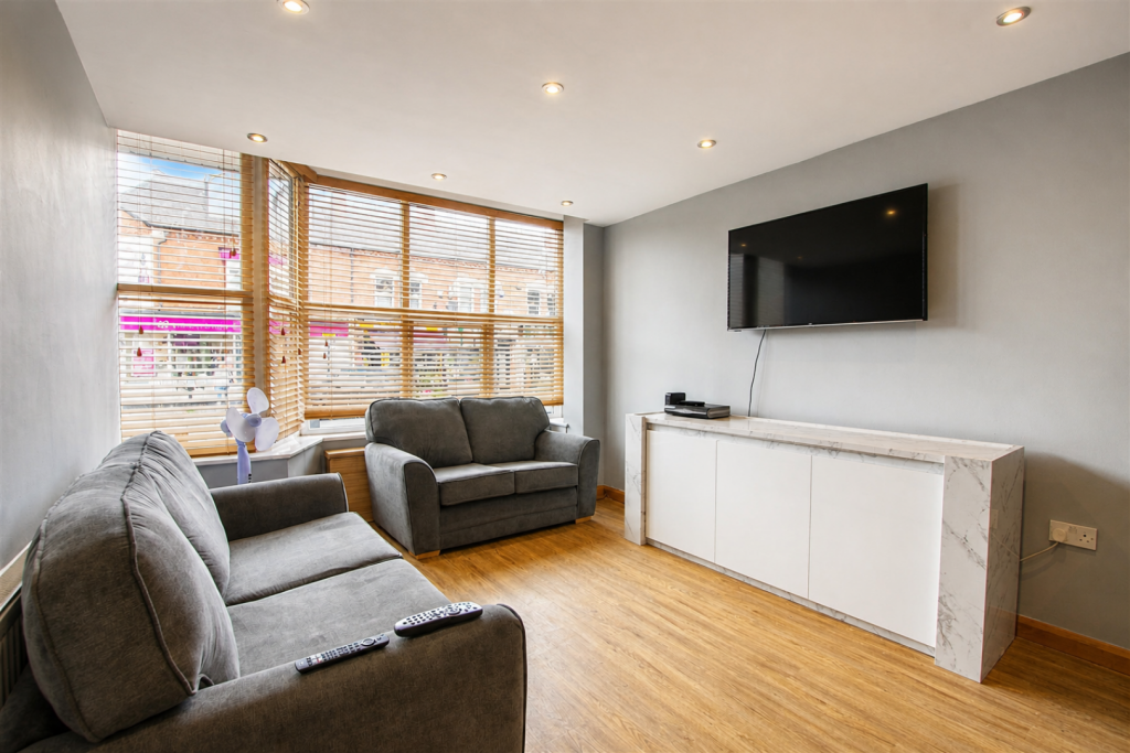 8 bed Detached for rent in Birmingham. From Oakmans Estate Agents - Student Lettings