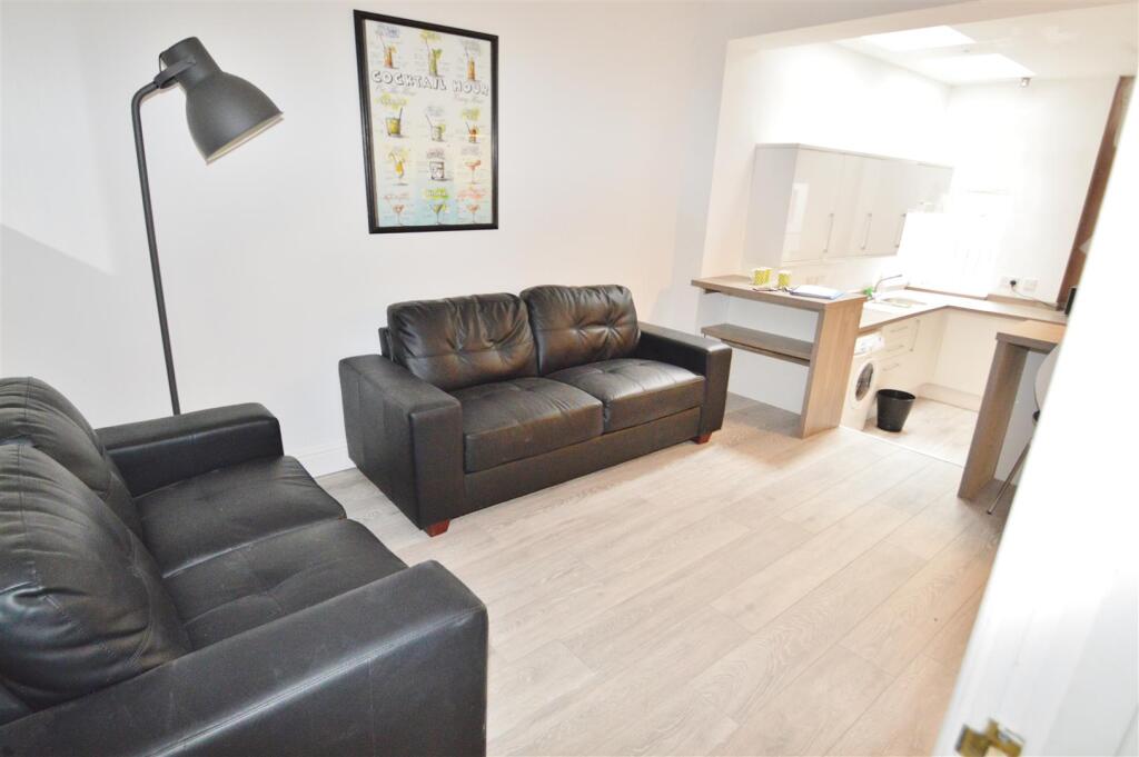 6 bed Detached for rent in Birmingham. From Oakmans Estate Agents - Student Lettings 6 bed Detached for rent in Birmingham. From Oakmans Estate Agents - Student Lettings