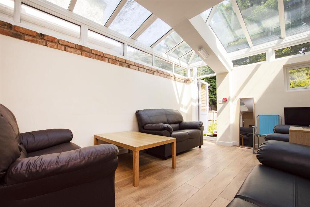 6 bed Detached for rent in Birmingham. From Oakmans Estate Agents - Student Lettings