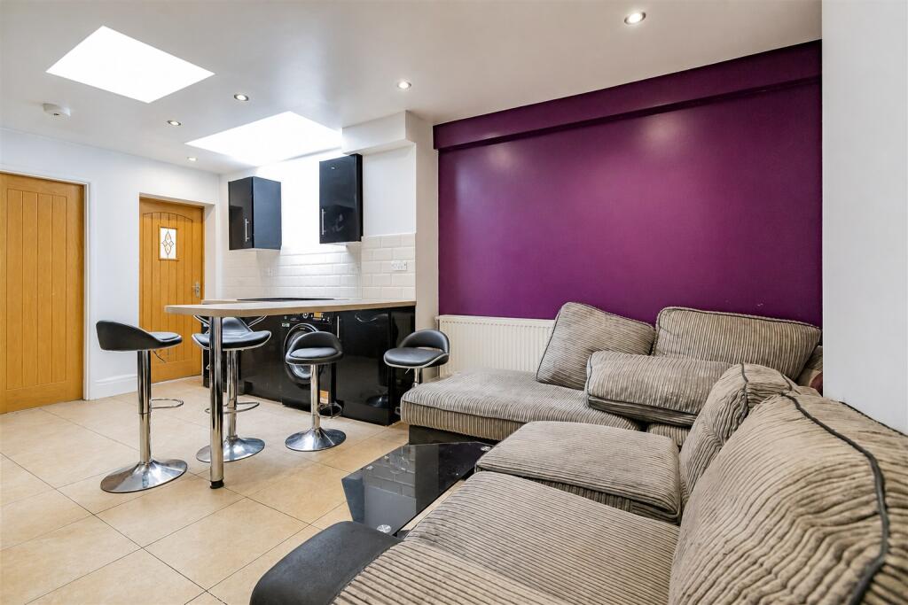 6 bed Detached for rent in Birmingham. From Oakmans Estate Agents - Student Lettings