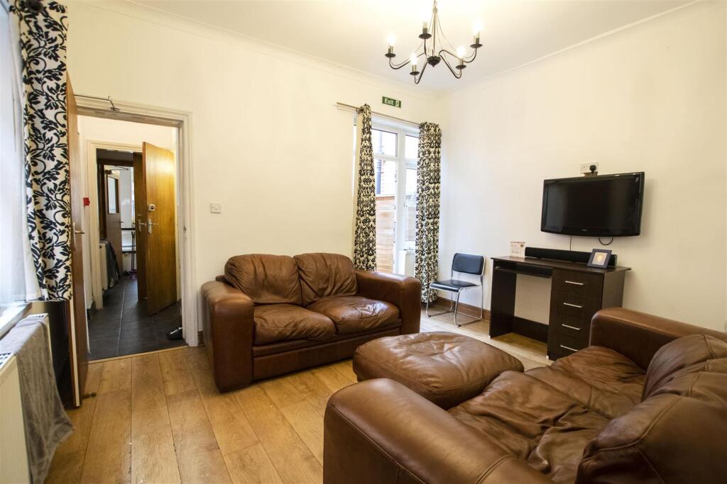 5 bed Detached for rent in Birmingham. From Oakmans Estate Agents - Student Lettings