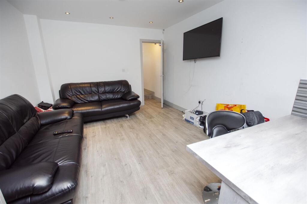 7 bed Detached for rent in Birmingham. From Oakmans Estate Agents - Student Lettings