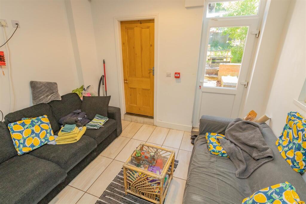 6 bed Detached for rent in Birmingham. From Oakmans Estate Agents - Student Lettings