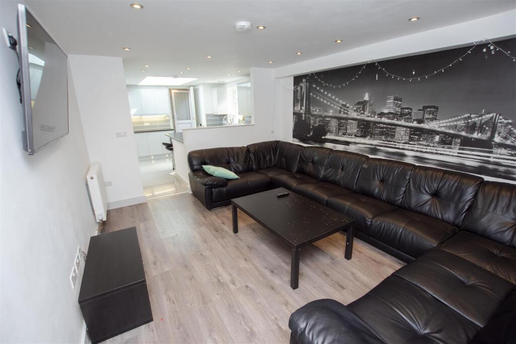 7 bed Detached for rent in Birmingham. From Oakmans Estate Agents - Student Lettings 7 bed Detached for rent in Birmingham. From Oakmans Estate Agents - Student Lettings