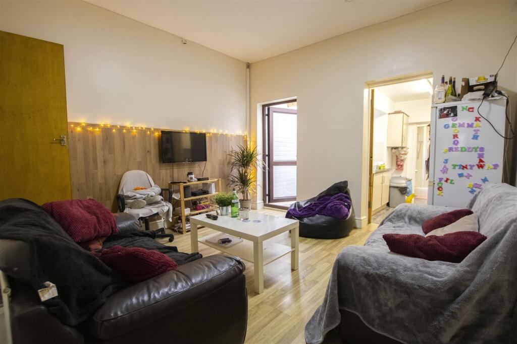 4 bed House (unspecified) for rent in Birmingham. From Oakmans Estate Agents - Student Lettings 4 bed House (unspecified) for rent in Birmingham. From Oakmans Estate Agents - Student Lettings