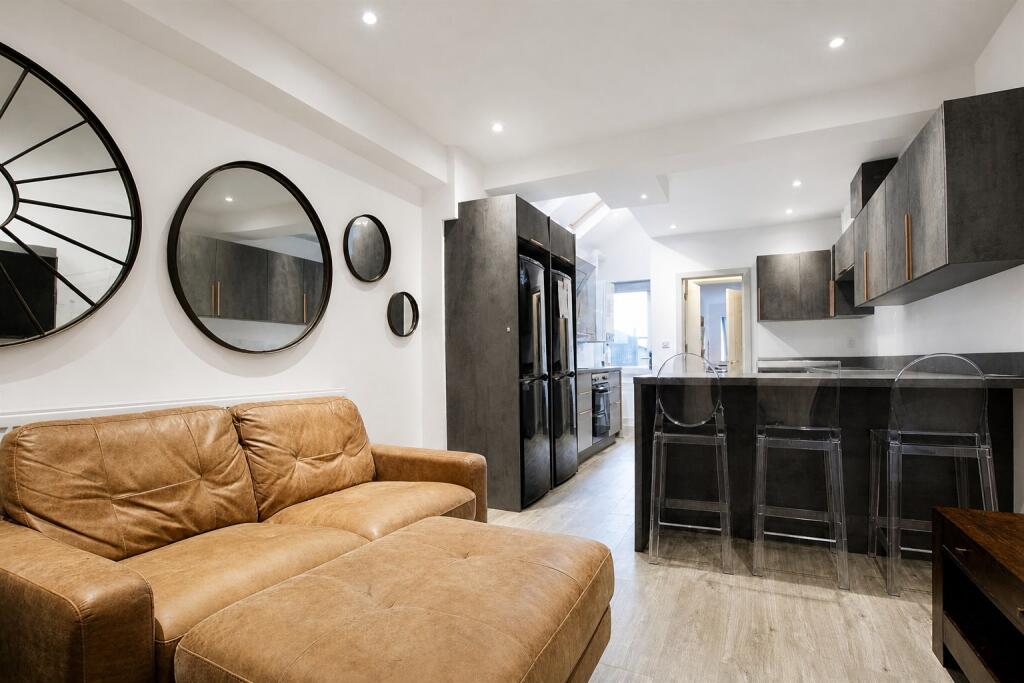 7 bed Detached for rent in Birmingham. From Oakmans Estate Agents - Student Lettings 7 bed Detached for rent in Birmingham. From Oakmans Estate Agents - Student Lettings