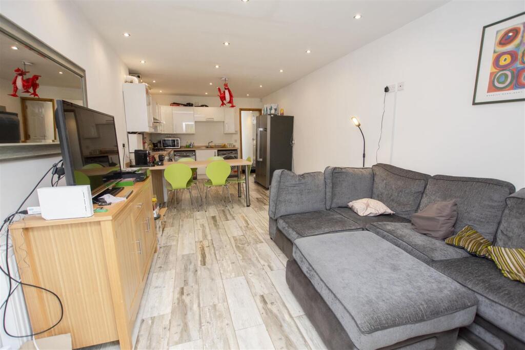 5 bed Detached for rent in Birmingham. From Oakmans Estate Agents - Student Lettings