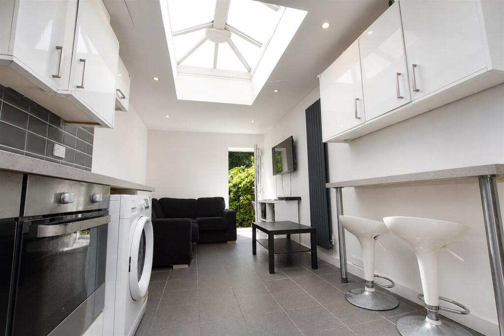 6 bed Detached for rent in Birmingham. From Oakmans Estate Agents - Student Lettings