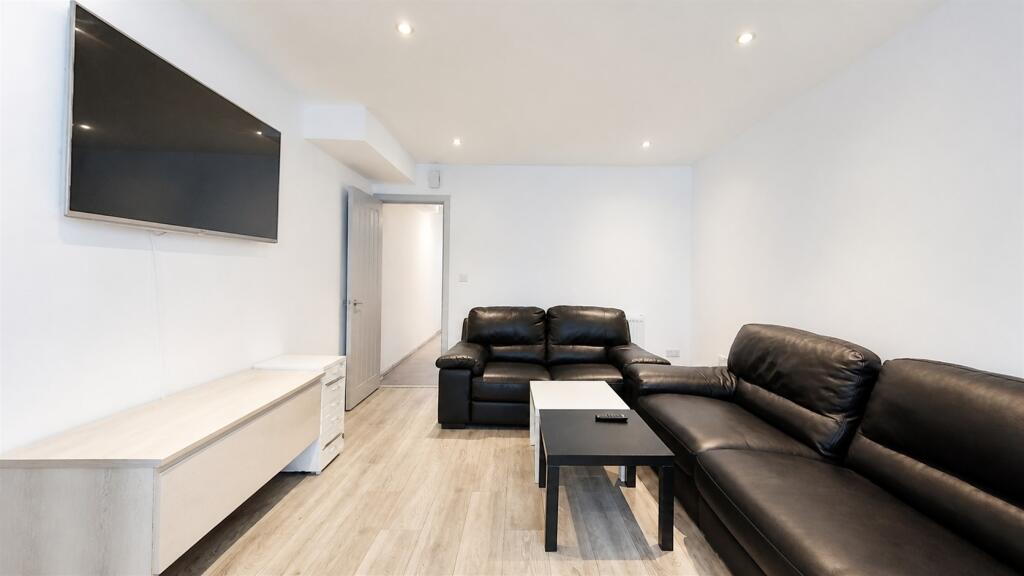 7 bed Detached for rent in Birmingham. From Oakmans Estate Agents - Student Lettings