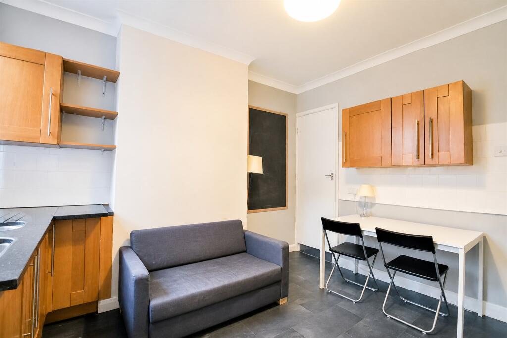 3 bed Detached for rent in Birmingham. From Oakmans Estate Agents - Student Lettings