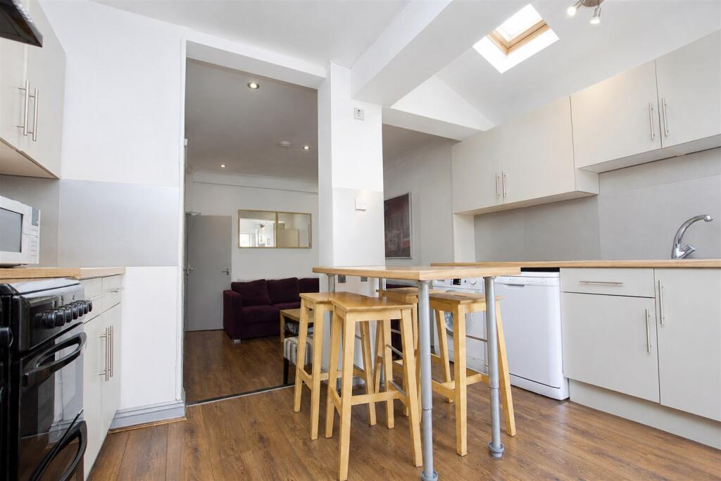 6 bed Detached for rent in Birmingham. From Oakmans Estate Agents - Student Lettings