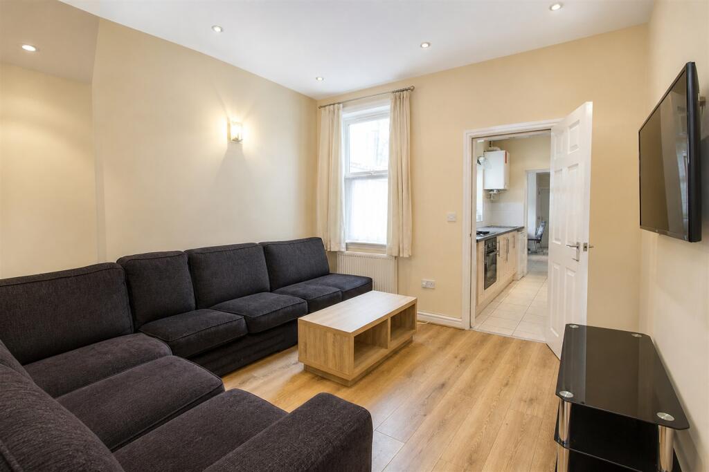 7 bed Mid Terraced House for rent in Birmingham. From Oakmans Estate Agents - Student Lettings 7 bed Mid Terraced House for rent in Birmingham. From Oakmans Estate Agents - Student Lettings