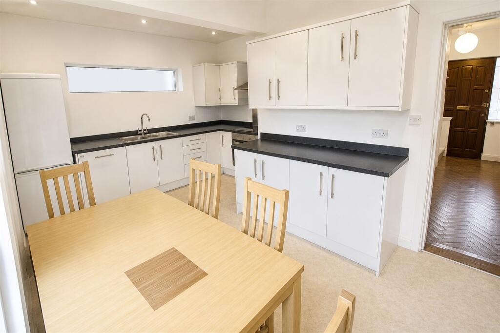 6 bed Detached for rent in Birmingham. From Oakmans Estate Agents - Student Lettings 6 bed Detached for rent in Birmingham. From Oakmans Estate Agents - Student Lettings