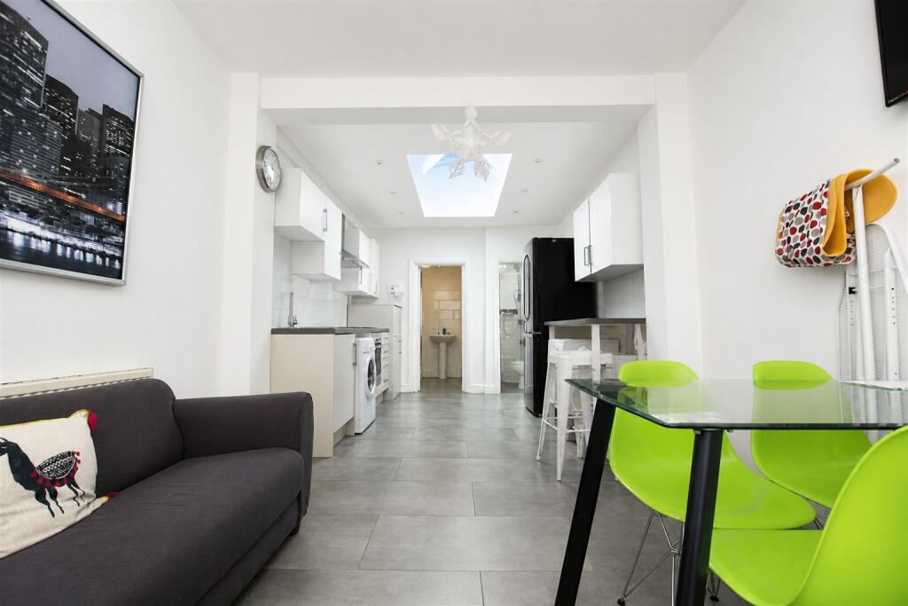 5 bed Apartment for rent in Birmingham. From Oakmans Estate Agents - Student Lettings